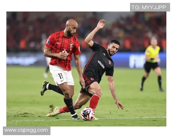 大体重足球球星逆袭赛场展现惊人力量与技术魅力 大体重足球球星逆袭赛场展现惊人力量与技术魅力