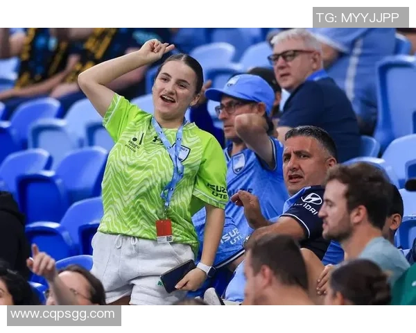 足球明星温情时刻 球迷心中永恒的暖阳与感动 足球明星温情时刻 球迷心中永恒的暖阳与感动